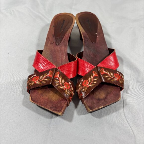 DKNY 00’s Red Brown Wooden Heel Embroidered Floral Design Slide Sandals Size 7 - Picture 3 of 10